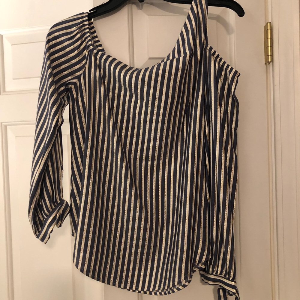 Express New with tags, one shoulder cutout top!